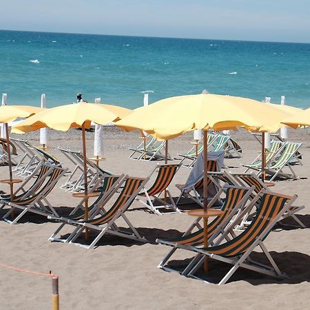 Camping Casa Di Caccia Marina Di Bibbona Eksteriør billede