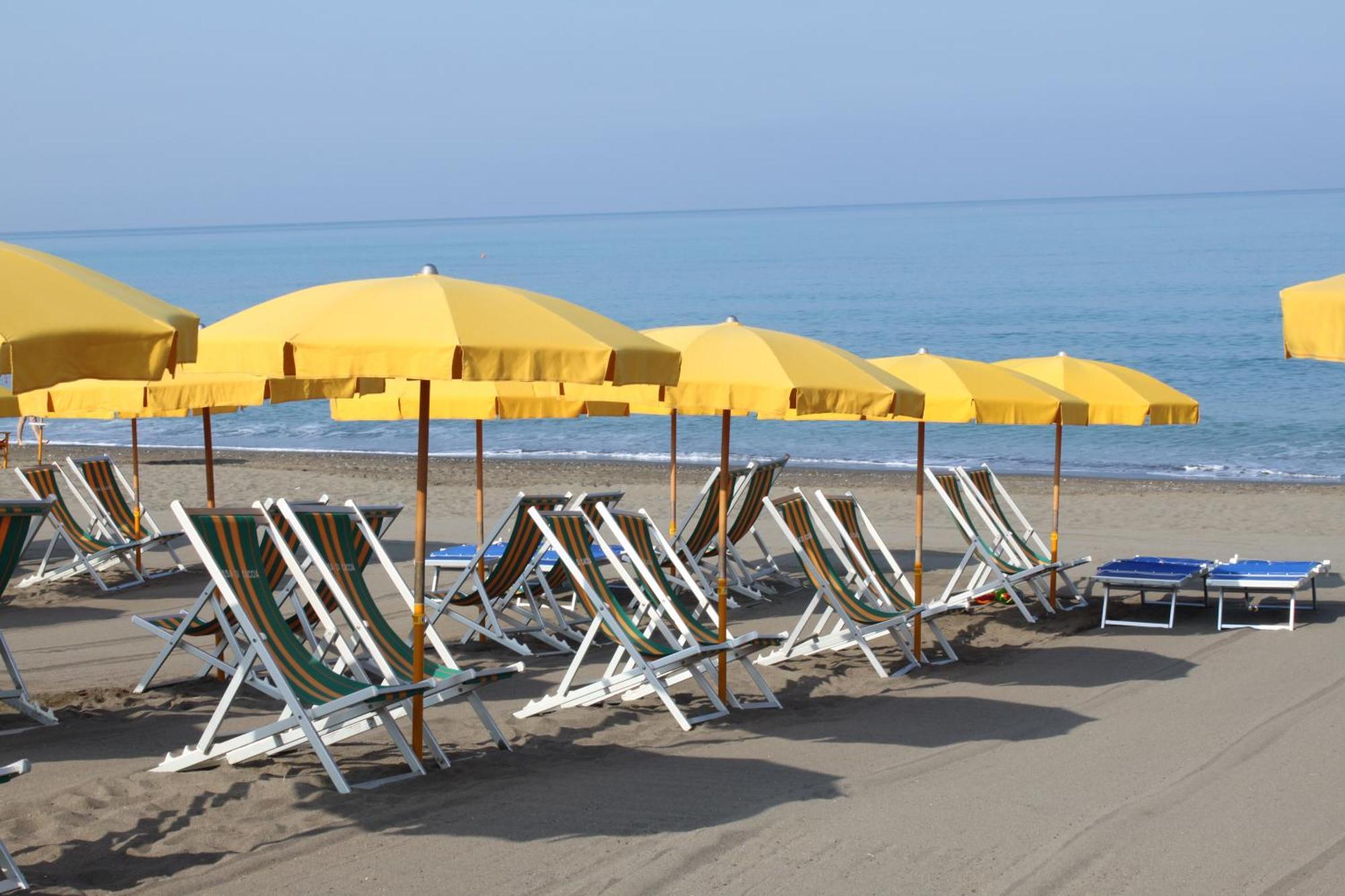 Camping Casa Di Caccia Marina Di Bibbona Eksteriør billede