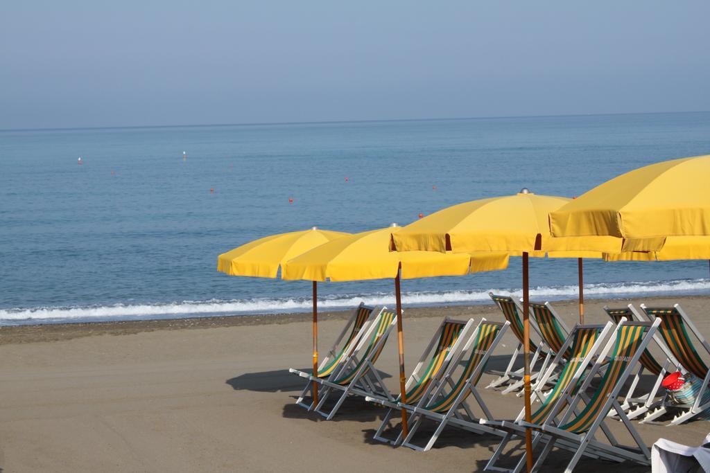 Camping Casa Di Caccia Marina Di Bibbona Eksteriør billede